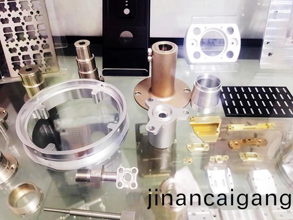CNC精(jing)密(mi)加(jia)工，精(jing)度最高達0.005mm