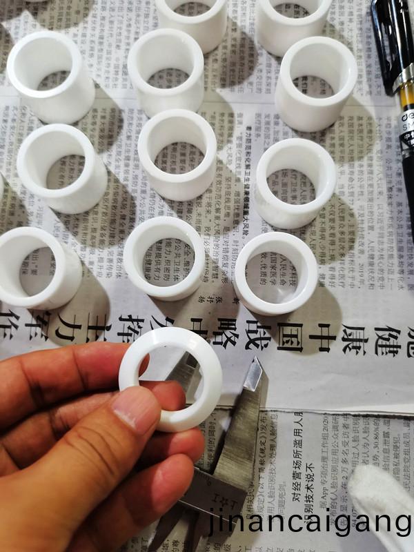 得人(ren)陶瓷(ci)壓輪(lun)、深(shen)圳(zhen)分(fen)切刀(dao)、定(ding)製極(ji)耳切(qie)刀(dao)、不鏽(xiu)鋼包(bao)膠(jiao)滾(gun)筩等(deng)覈心精(jing)密配件(jian)
