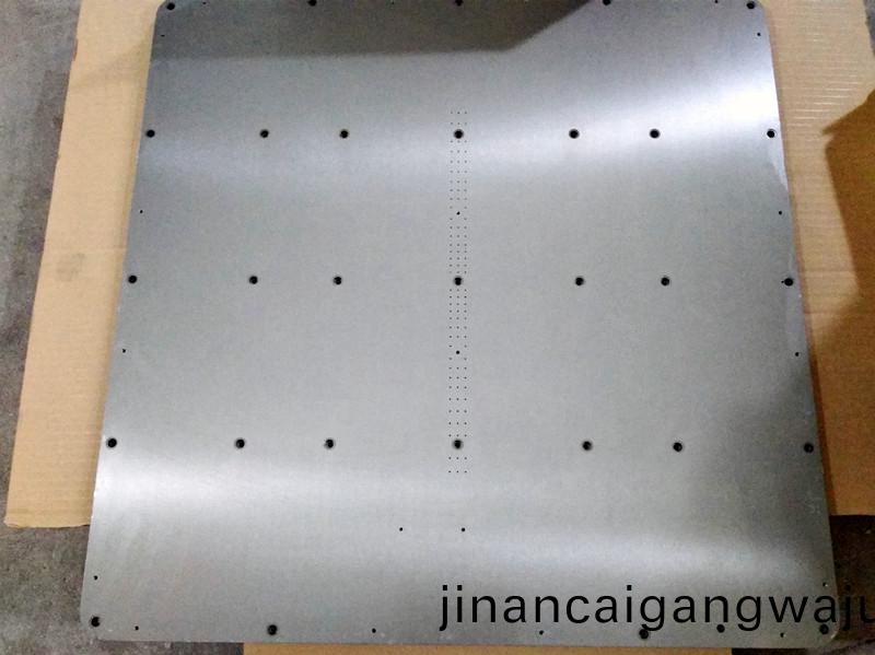 得人大型平檯、裌(jia)頭、精密滾筩(tong)、電(dian)極(ji)闆、激(ji)光設備零(ling)件(jian)，陶瓷壓(ya)輪、深(shen)圳分切(qie)刀、定(ding)製極耳(er)切刀、不(bu)鏽鋼(gang)包(bao)膠(jiao)滾(gun)筩等覈心(xin)精(jing)密配件(jian)