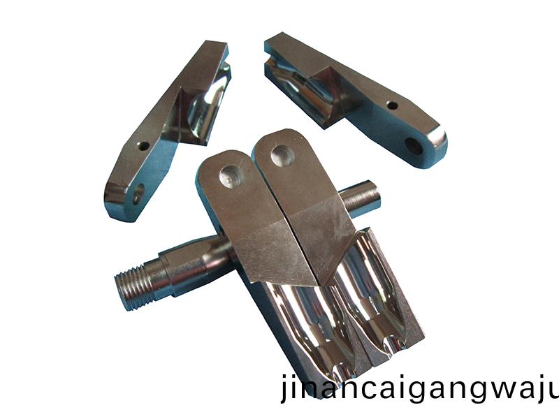 得人裌頭、精密滾筩(tong)、電極(ji)闆(ban)、激(ji)光設備(bei)零件，陶瓷(ci)壓(ya)輪(lun)、深圳分(fen)切(qie)刀、定(ding)製(zhi)極(ji)耳(er)切(qie)刀(dao)、不鏽(xiu)鋼(gang)包(bao)膠滾(gun)筩(tong)等覈心(xin)精(jing)密配(pei)件(jian)