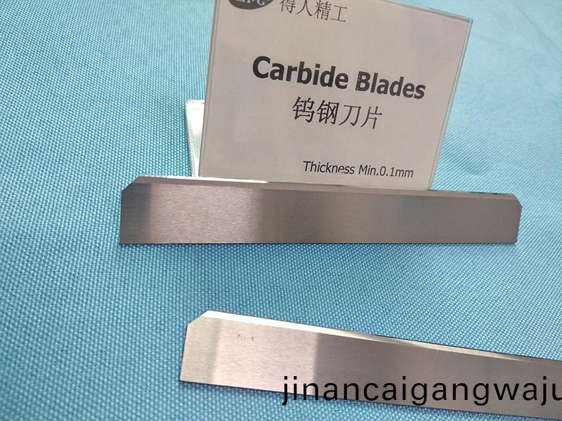 得人分(fen)切(qie)刀、精密滾筩、電(dian)極闆(ban)、激(ji)光設備零件(jian)，陶瓷(ci)壓輪、深圳(zhen)分切(qie)刀(dao)、定(ding)製極(ji)耳(er)切(qie)刀(dao)、不鏽鋼包膠滾筩等(deng)覈心(xin)精密配(pei)件