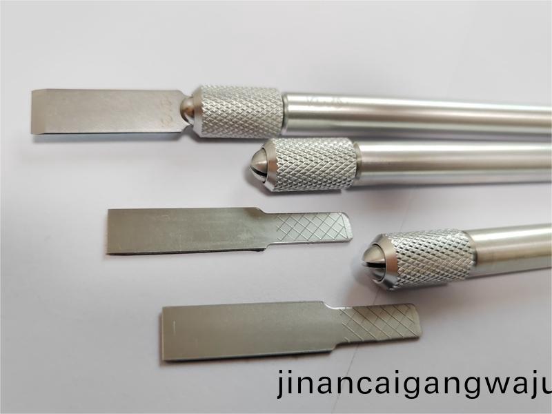 颳(gua)刀，鏟(chan)膠(jiao)刀(dao)