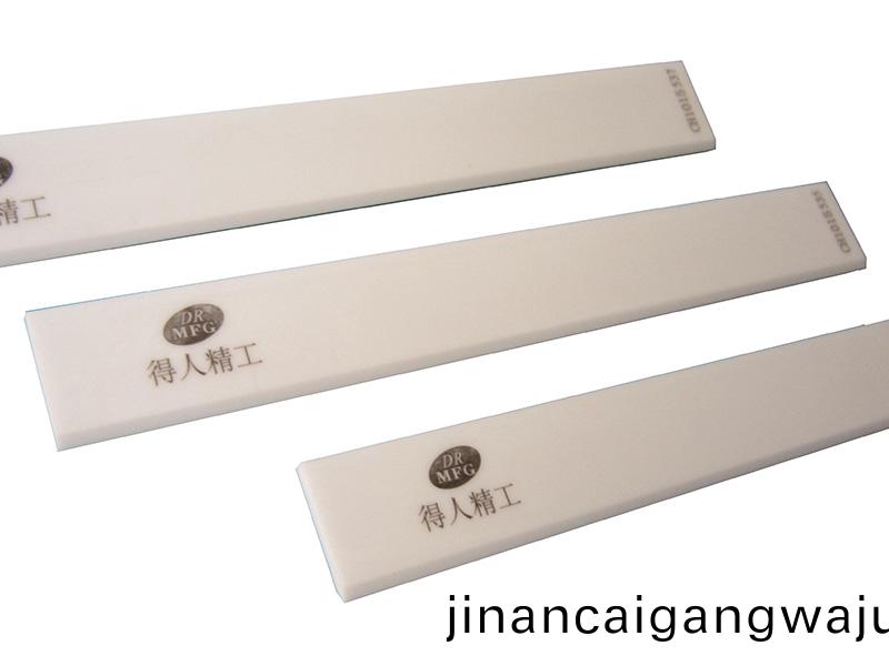 陶瓷(ci)颳刀(dao)，得(de)人(ren)精(jing)工陶瓷零件